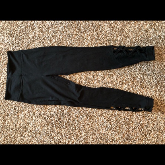 CLOTHES - Picture 4 of 8